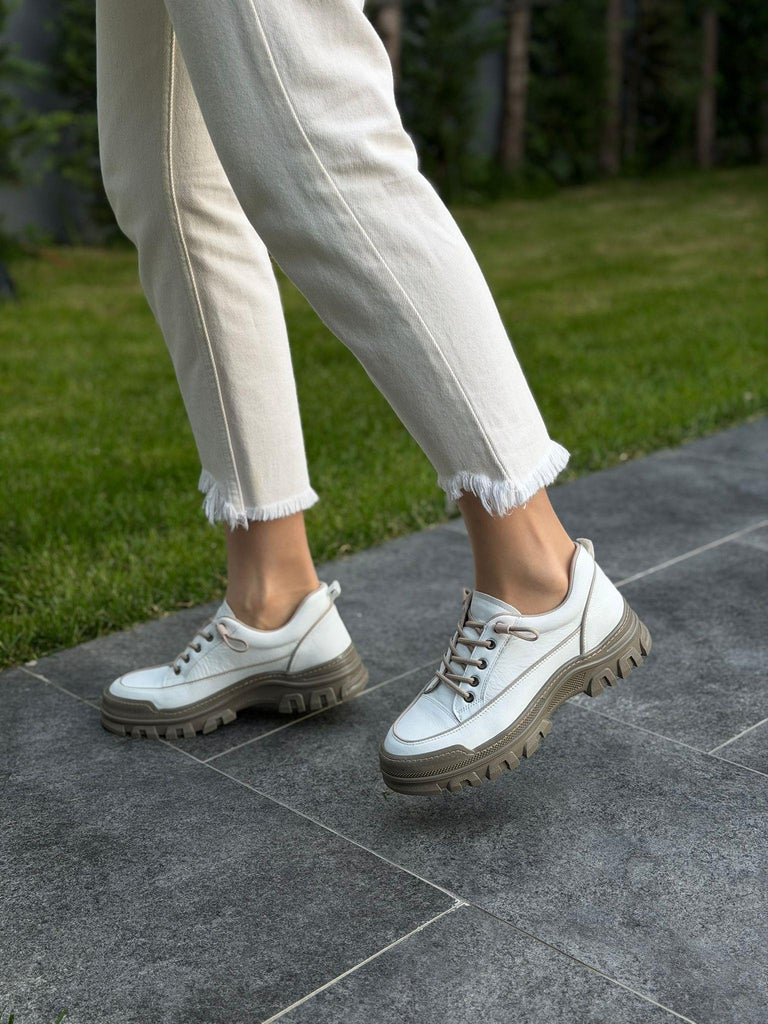 Beyaz Deri Bağcıklı Kadın Günlük Ayakkabı