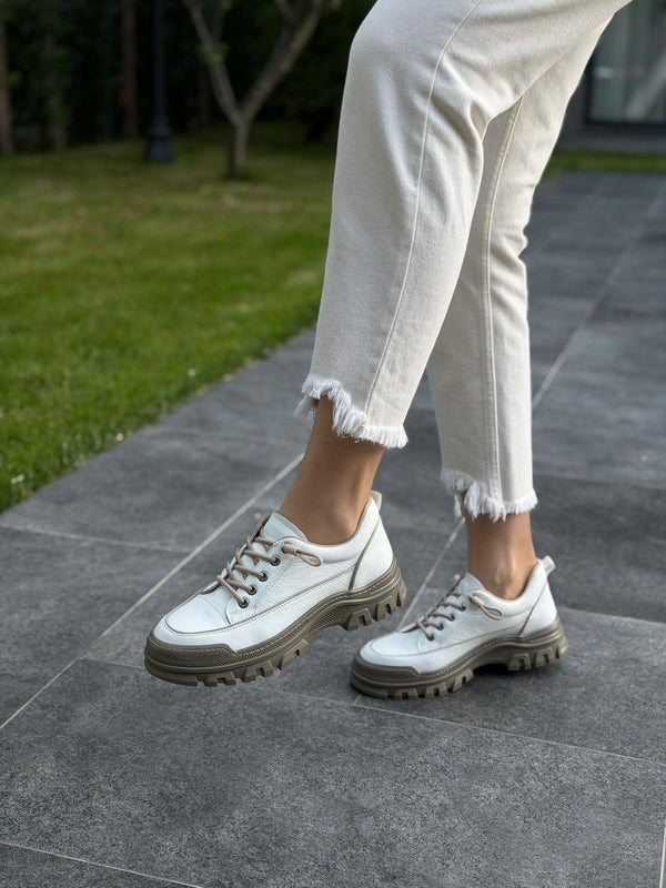 Beyaz Deri Bağcıklı Kadın Günlük Ayakkabı