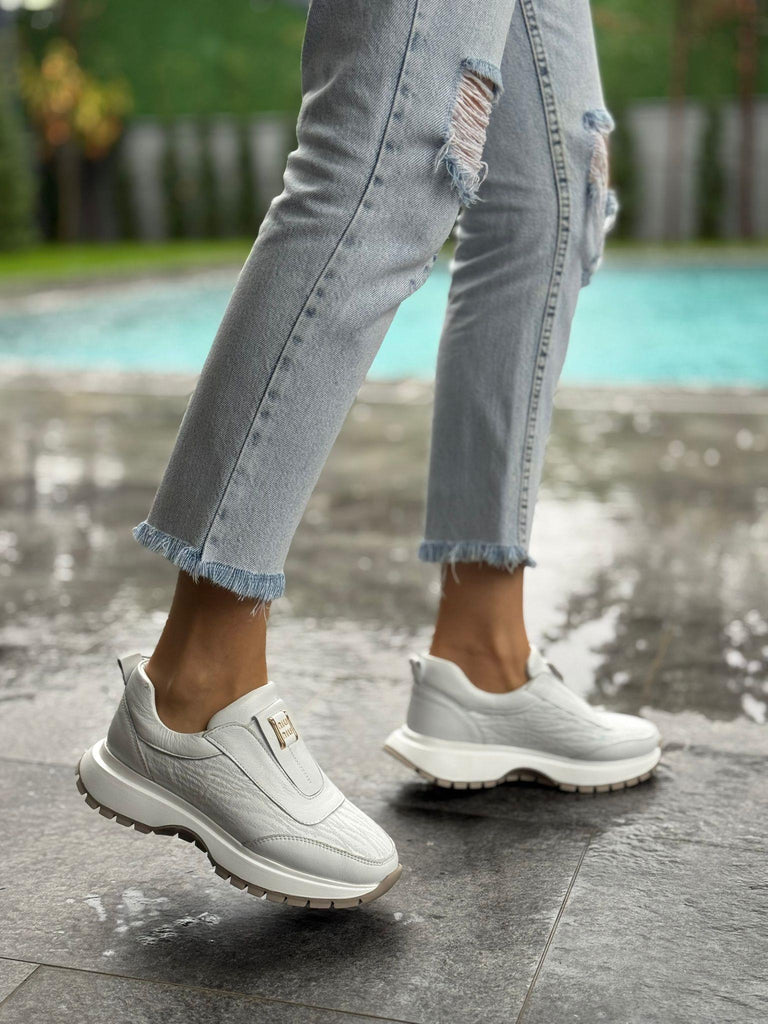 Beyaz Deri Lastikli Kadın Günlük Spor Ayakkabı