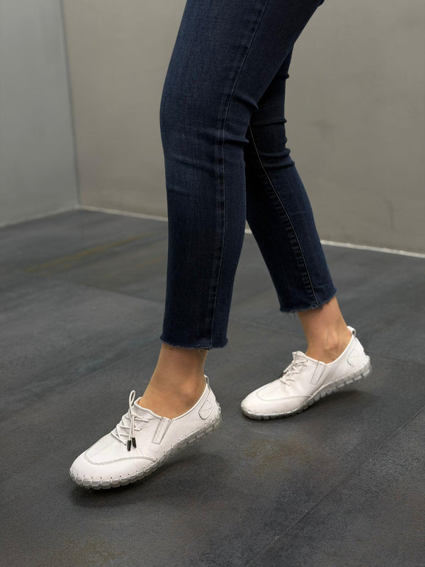 Beyaz Deri Lastikli Ortopedik Kadın Ayakkabı