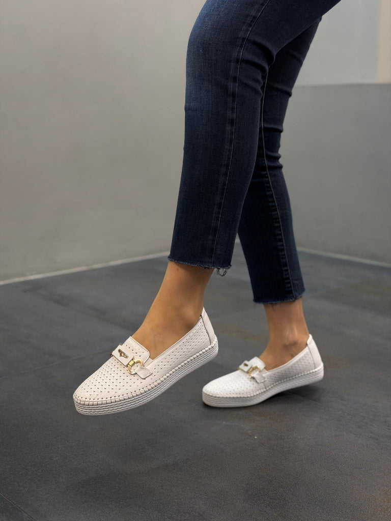Beyaz Deri Lazerli Tokalı Kadın Günlük Ayakkabı
