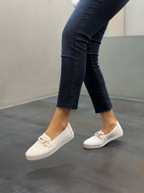 Beyaz Deri Lazerli Tokalı Kadın Günlük Ayakkabı