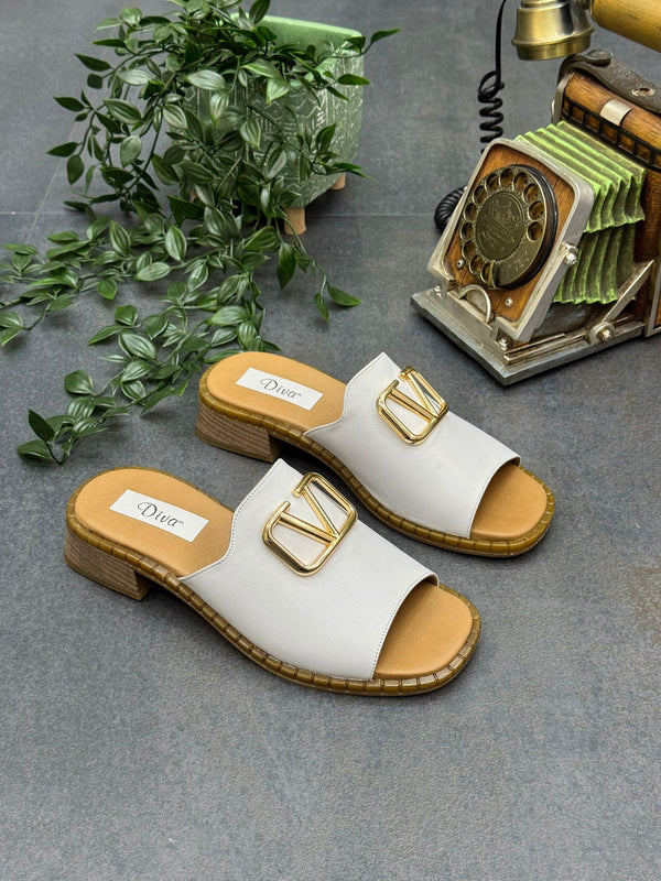 Beyaz Deri Tokalı Ortopedik Kadın Günlük Terlik