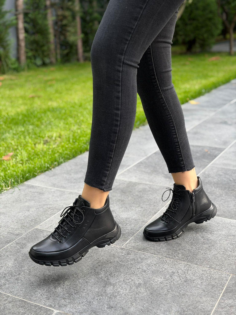 Diva Siyah Deri Bağcıklı Kadın Günlük Bot