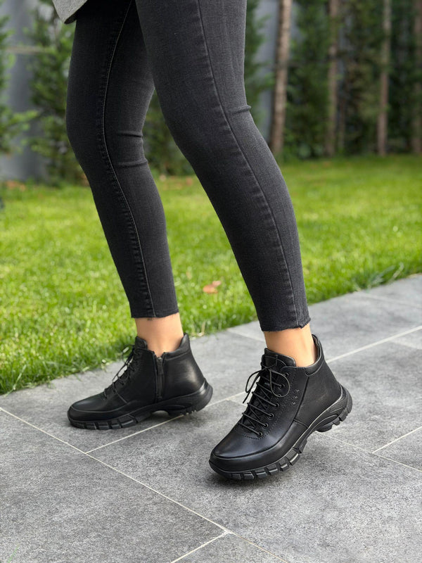 Diva Siyah Deri Bağcıklı Kadın Günlük Bot