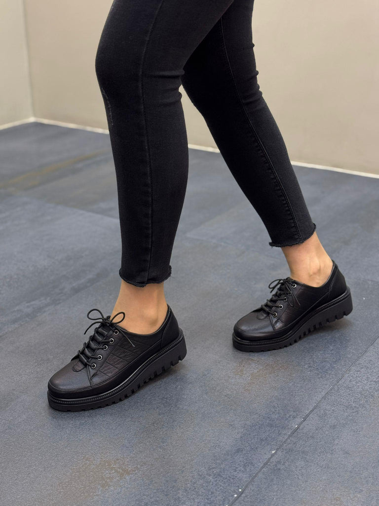 Diva Siyah Deri Lastikli Kadın Günlük Ayakkabı