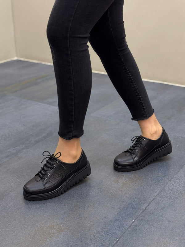 Diva Siyah Deri Lastikli Kadın Günlük Ayakkabı