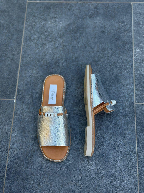 Gümüş Deri Taşlı Kadın Günlük Terlik