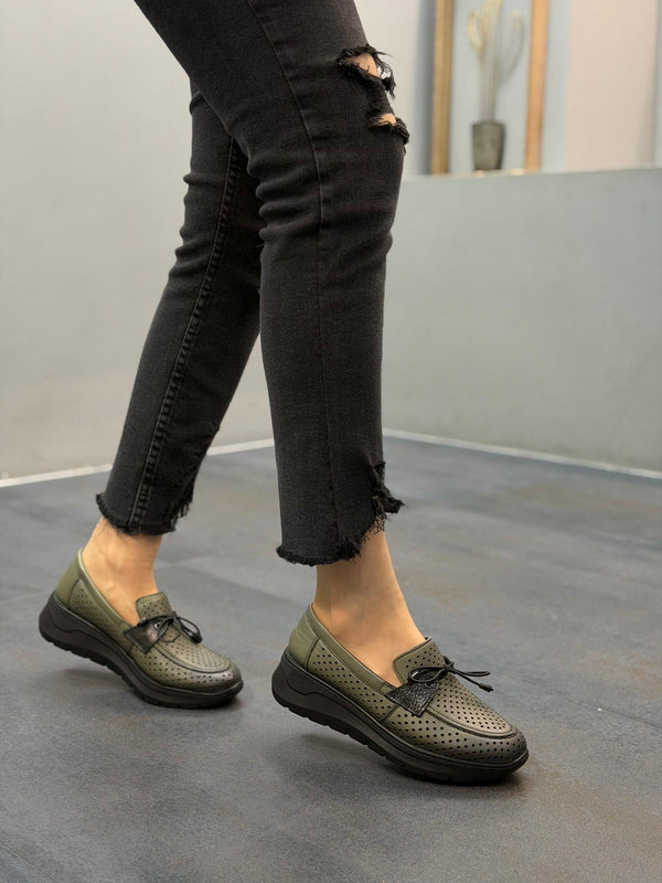 Haki Deri Lazerli Fiyonklu Kadın Günlük Ayakkabı