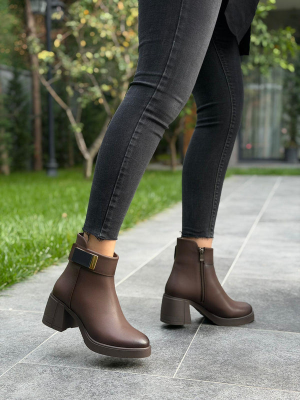 Kahve Cilt Tokalı Topuklu Kadın Bot