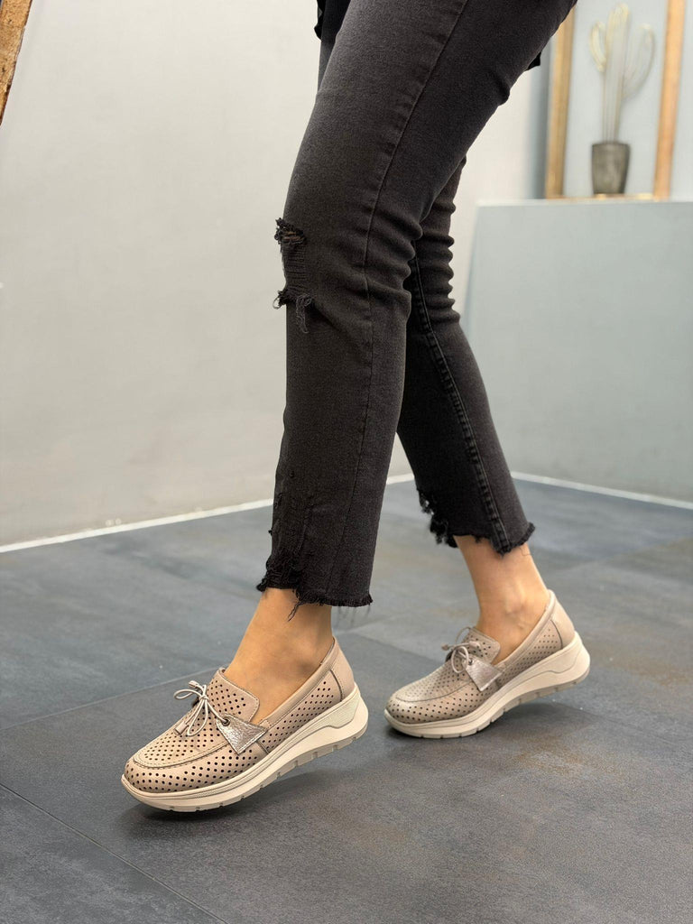 Krem Deri Lazerli Fiyonklu Kadın Günlük Ayakkabı