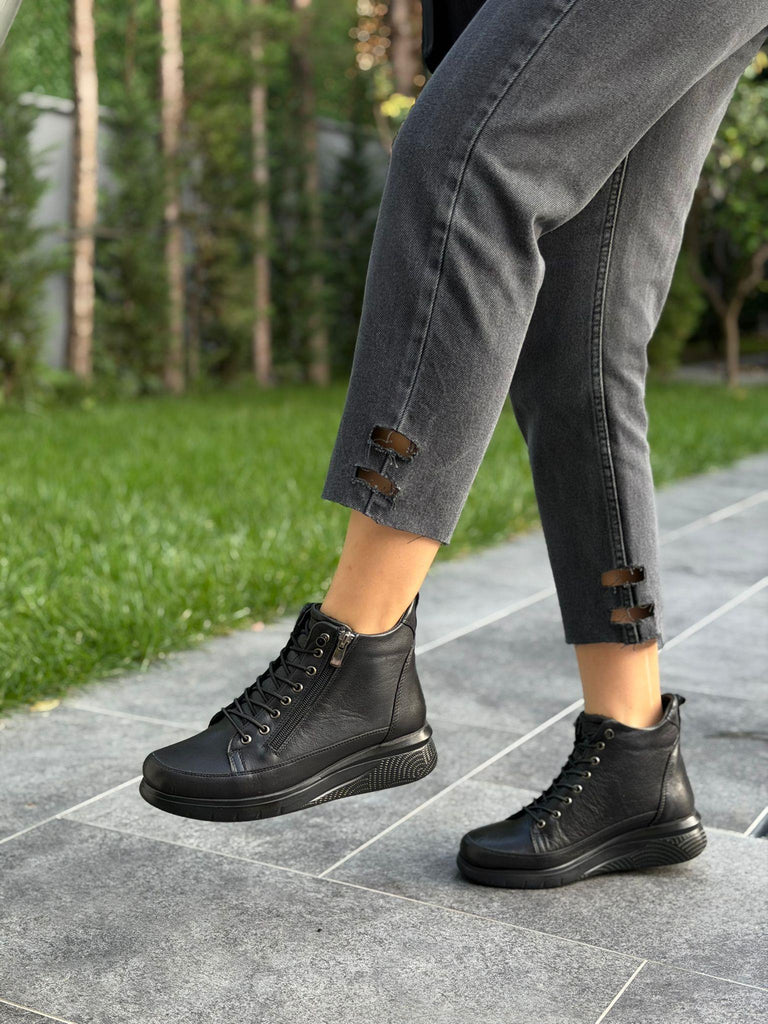 Siyah Bağcıklı Fermuarlı Kadın Günlük Bot