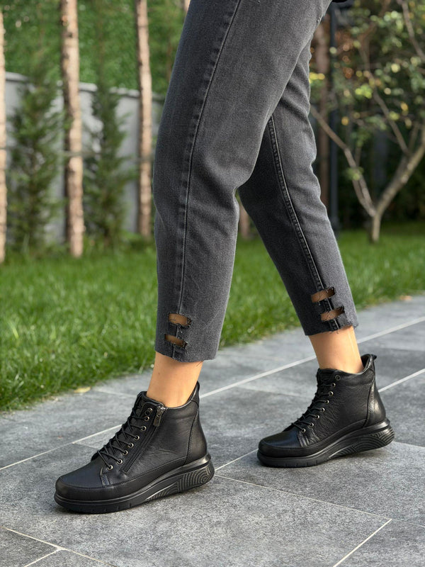 Siyah Bağcıklı Fermuarlı Kadın Günlük Bot