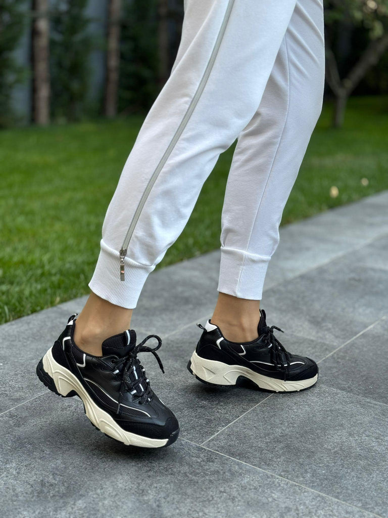 Siyah Bağcıklı Kadın Günlük Spor