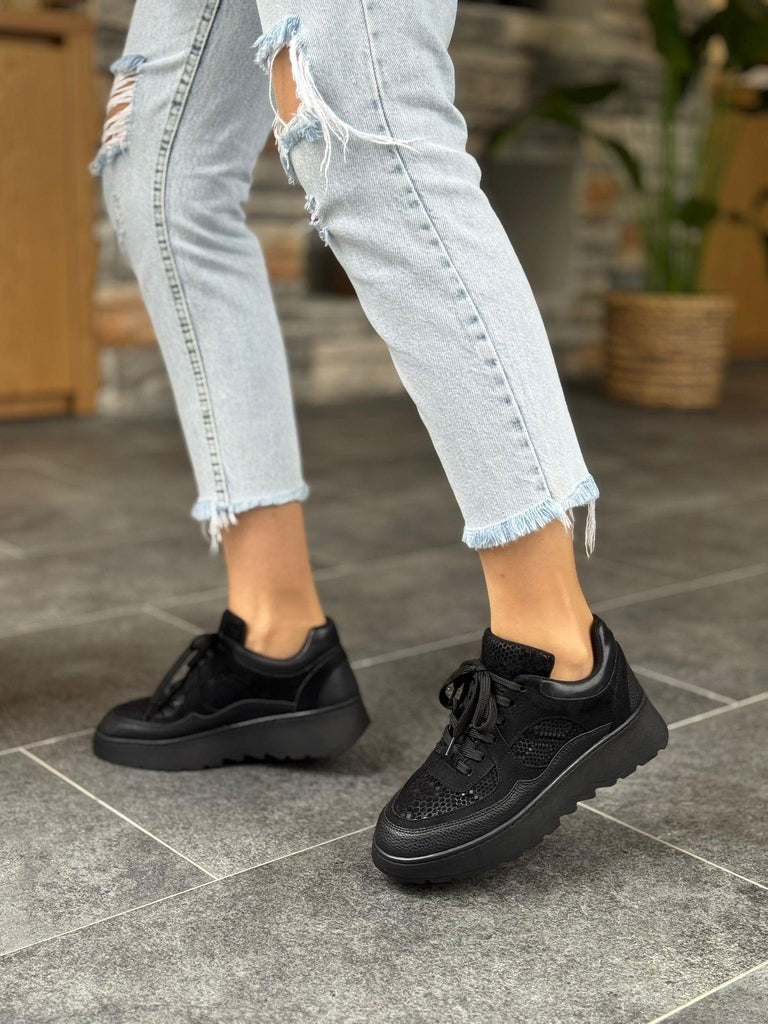 Siyah Bağcıklı Kadın Günlük Spor Ayakkabı