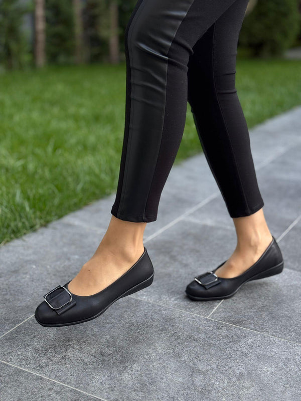 Siyah Cilt Deri Tokalı Kadın Günlük Ayakkabı