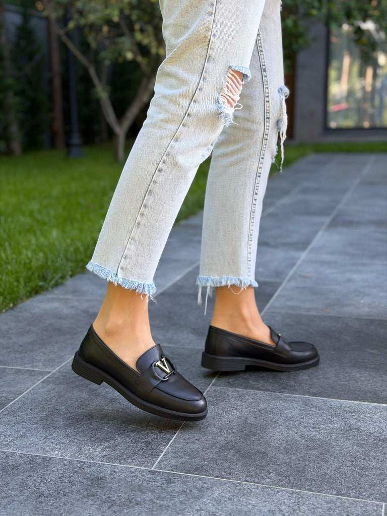 Siyah Cilt Deri Tokalı Kadın Günlük Ayakkabı