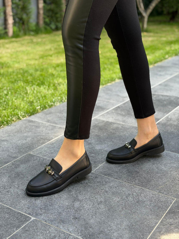 Siyah Cilt Deri Tokalı Kadın Günlük Ayakkabı