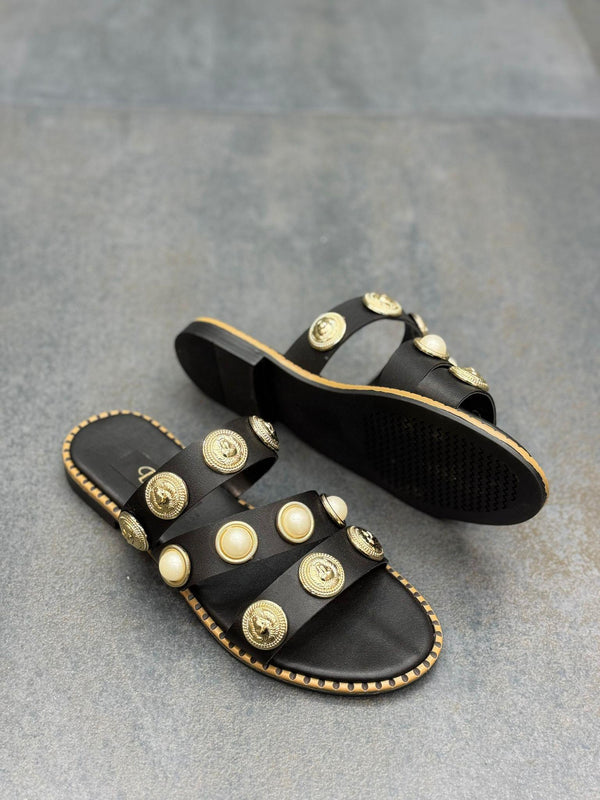Siyah Cilt Gold Aksesuarlı Kadın Terlik