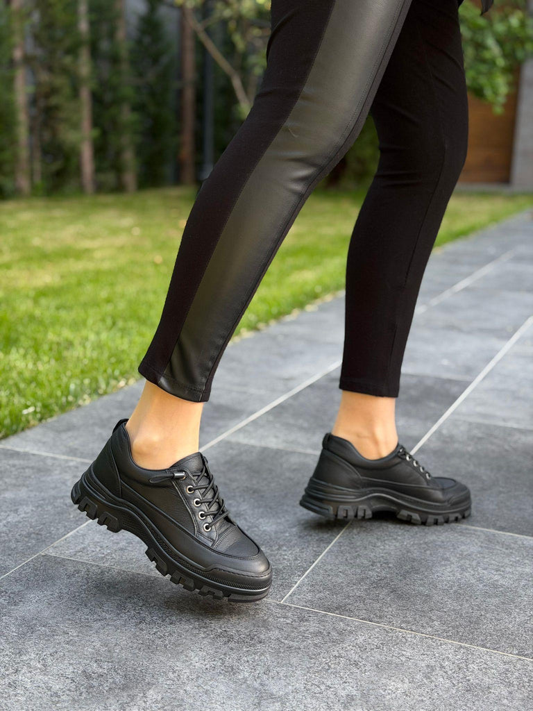 Siyah Deri Bağcıklı Kadın Günlük Ayakkabı