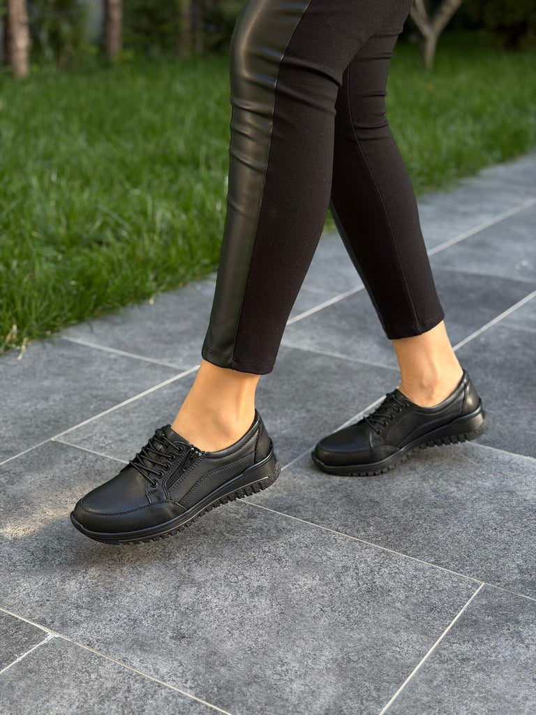 Siyah Deri Bağcıklı Kadın Günlük Ayakkabı