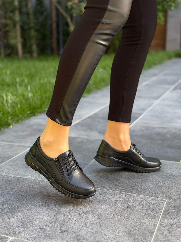 Siyah Deri Bağcıklı Kadın Günlük Ayakkabı