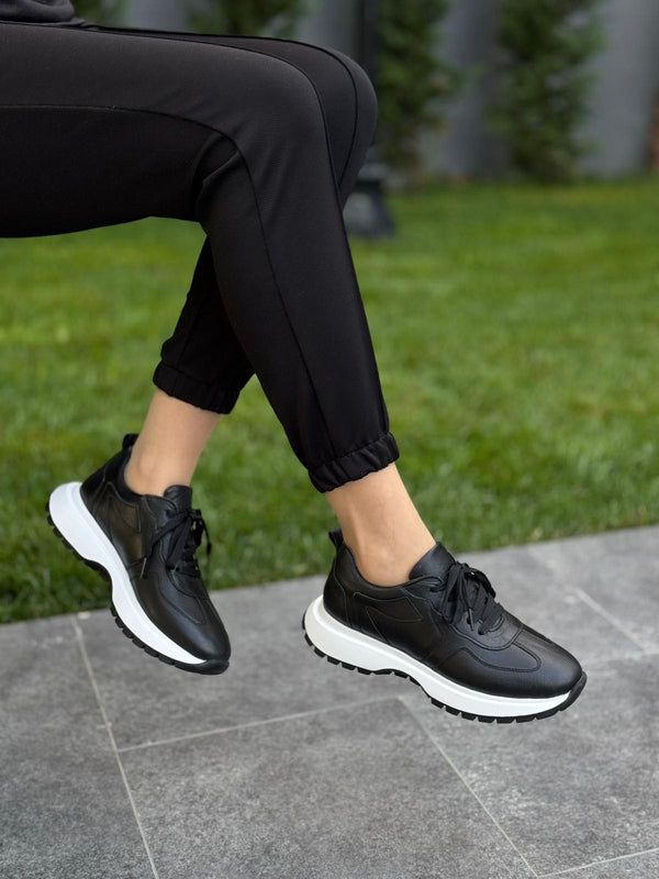 Siyah Deri Bağcıklı Kadın Günlük Spor Ayakkabı