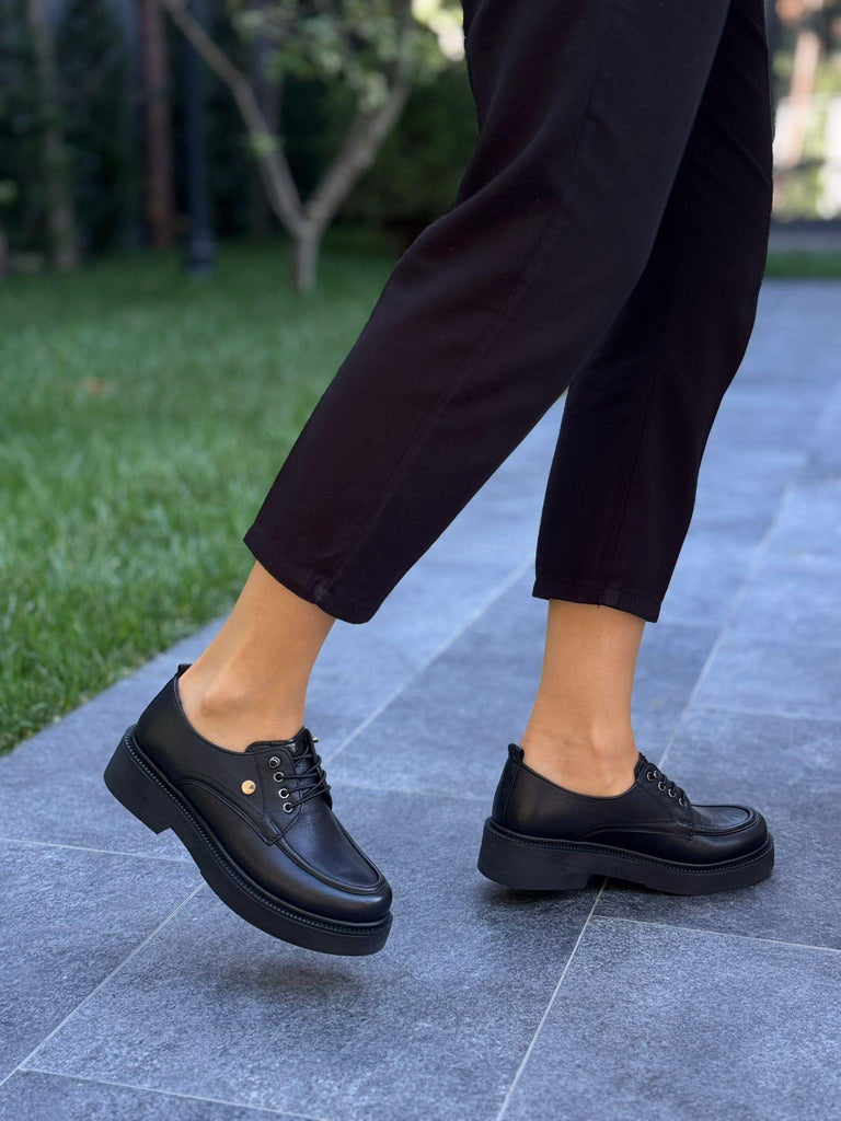 Siyah Deri Bağcıklı Pimli Kadın Günlük Ayakkabı