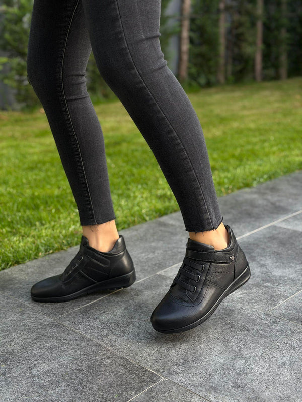 Siyah Deri Cırtlı Ortopedik Kadın Bot