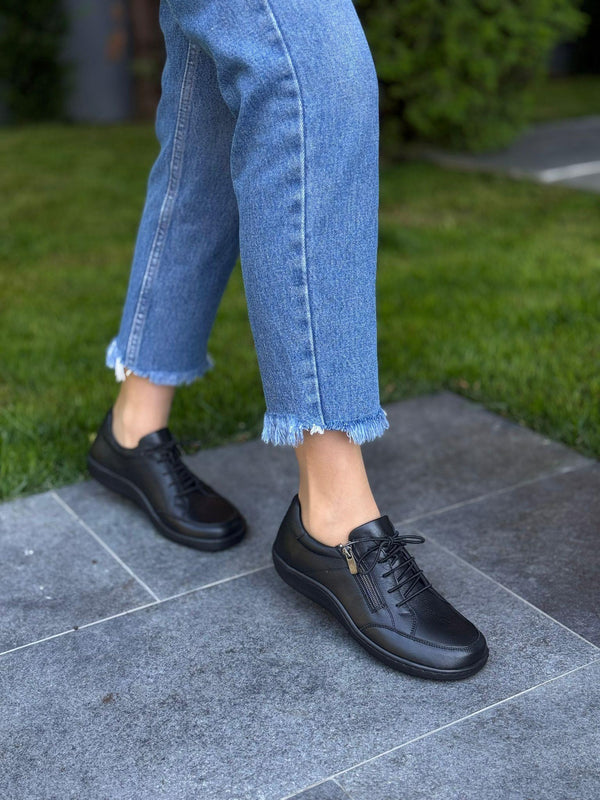 Siyah Deri Lastikli Fermuarlı Kadın Günlük Ayakkabı