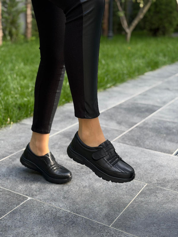 Siyah Deri Lastikli Kadın Günlük Ayakkabı