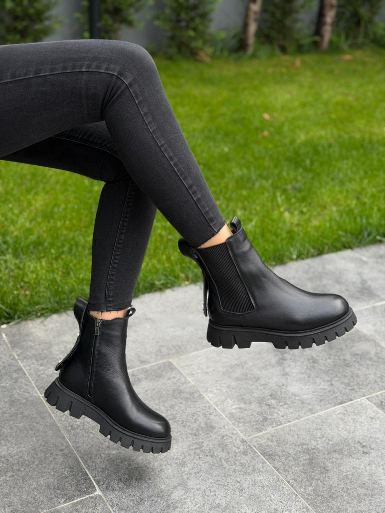 Siyah Deri Lastikli Kadın Günlük Bot