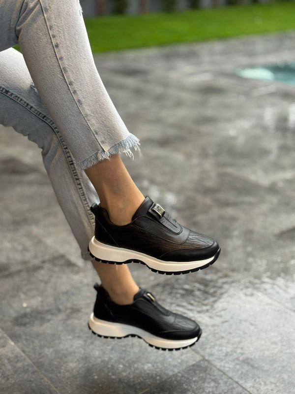 Siyah Deri Lastikli Kadın Günlük Spor Ayakkabı