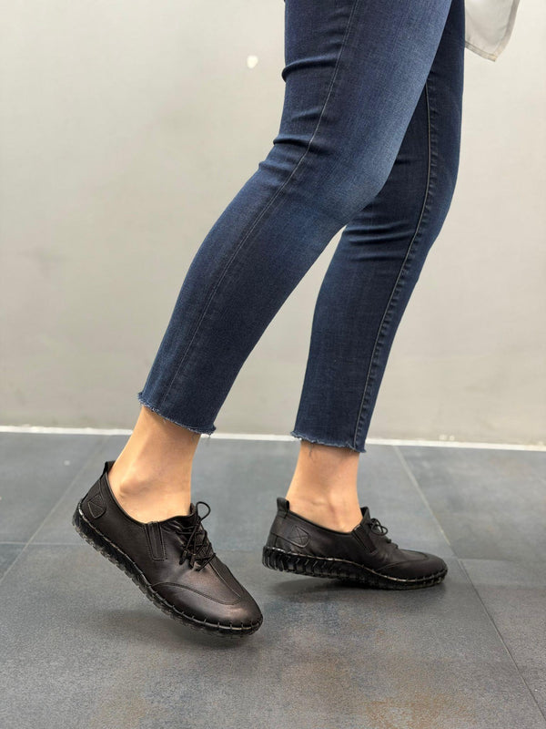 Siyah Deri Lastikli Ortopedik Kadın Ayakkabı