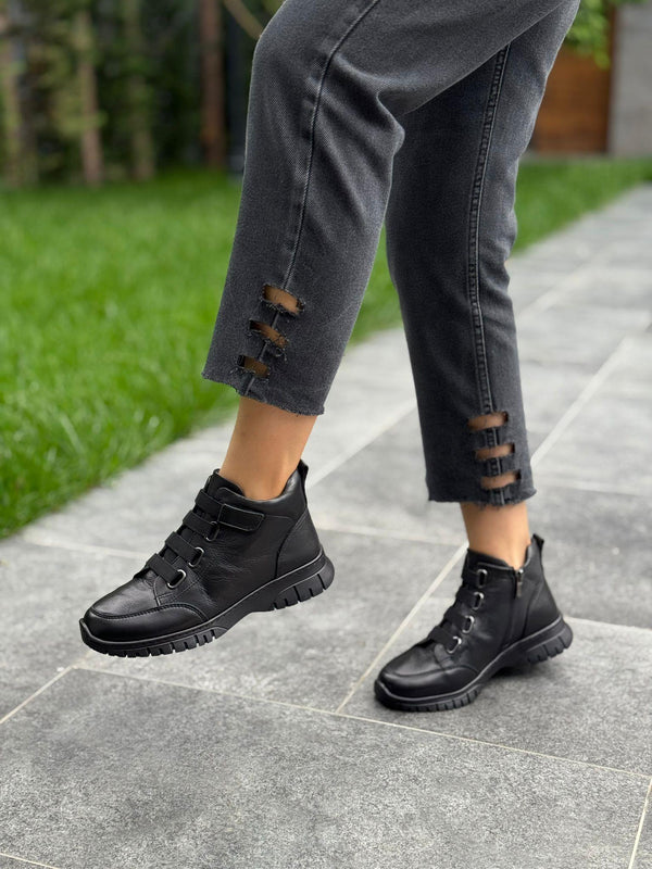 Siyah Deri Ortopedik Kadın Günlük Bot