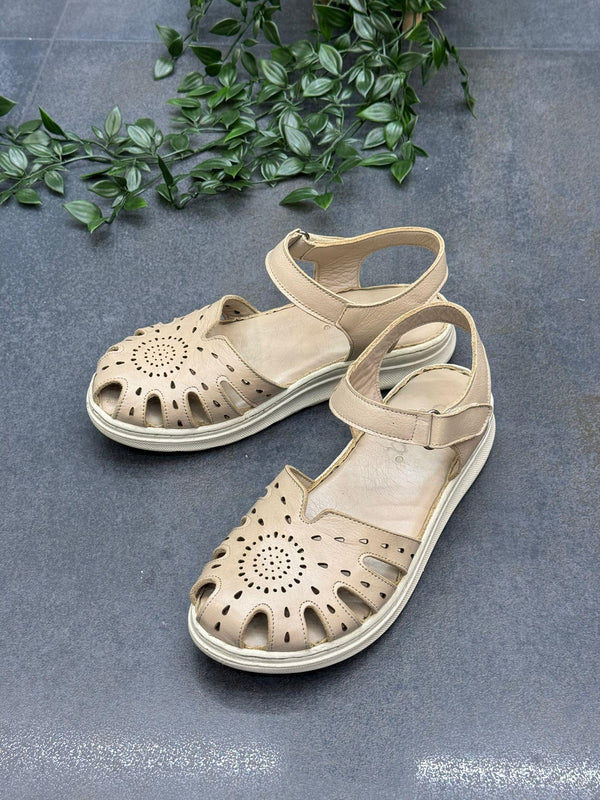 Siyah Deri Ortopedik Kapalı Kadın Günlük Sandalet