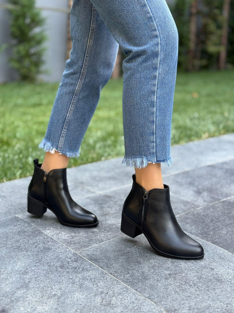 Siyah Deri Topuklu Kadın Günlük Bot