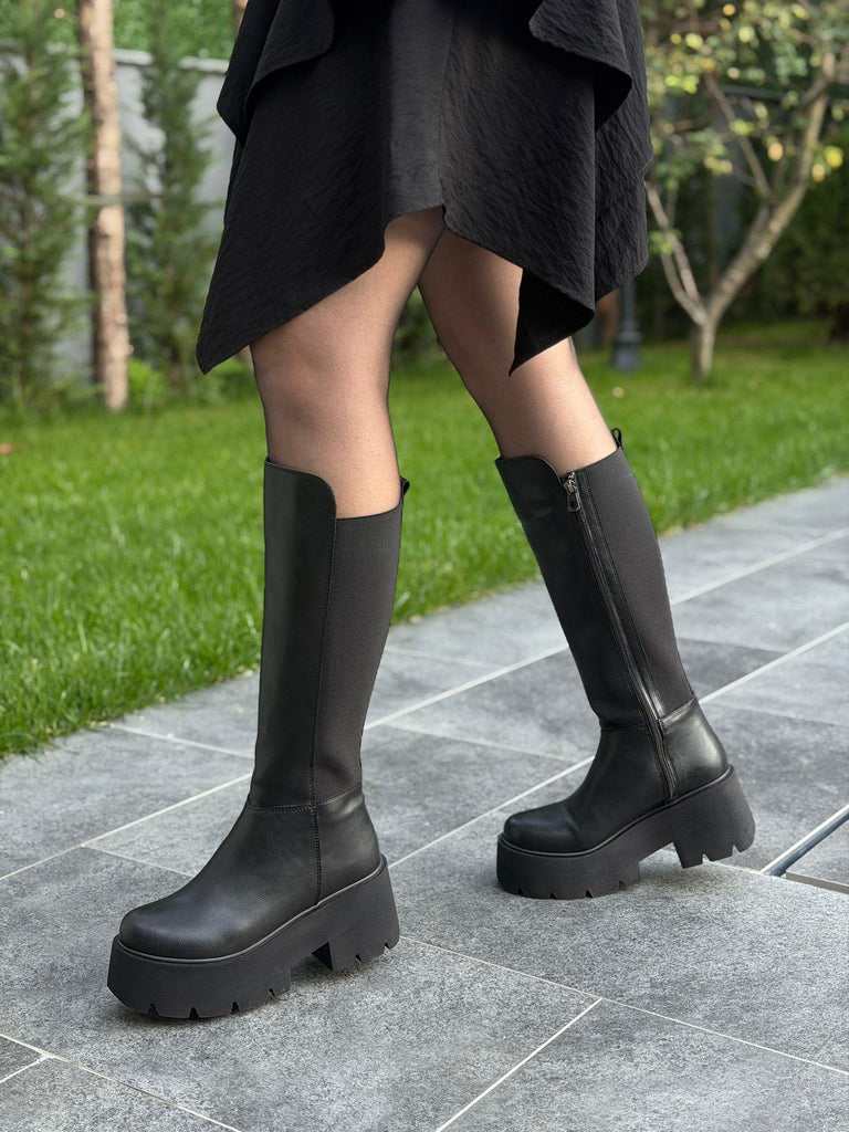 Siyah Lastkli Kalın Taban Kadın Çizme