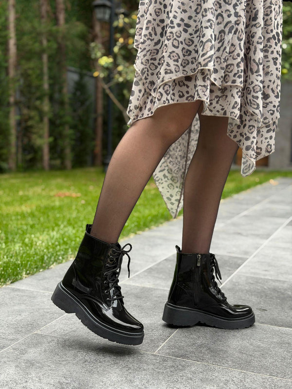 Siyah Rugan Bağcıklı Kadın Günlük Postal Bot