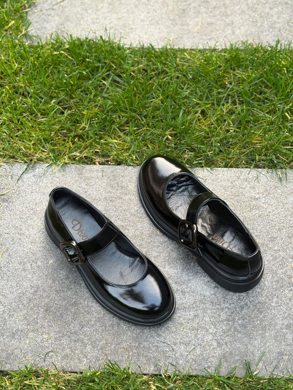 Siyah Rugan Deri Bantlı Kadın Günlük Ayakkabı