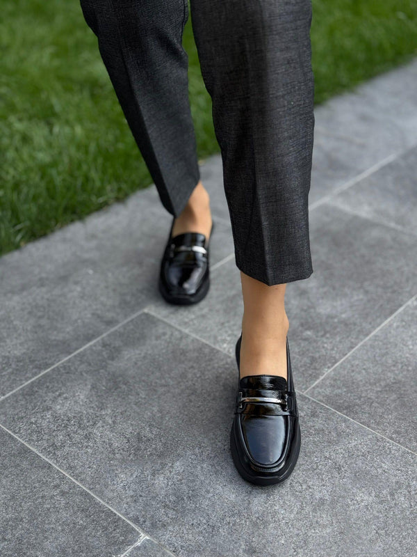 Siyah Rugan Deri Ortopedik Kadın Günlük Ayakkabı