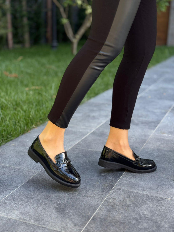 Siyah Rugan Deri Tokalı Kadın Günlük Ayakkabı