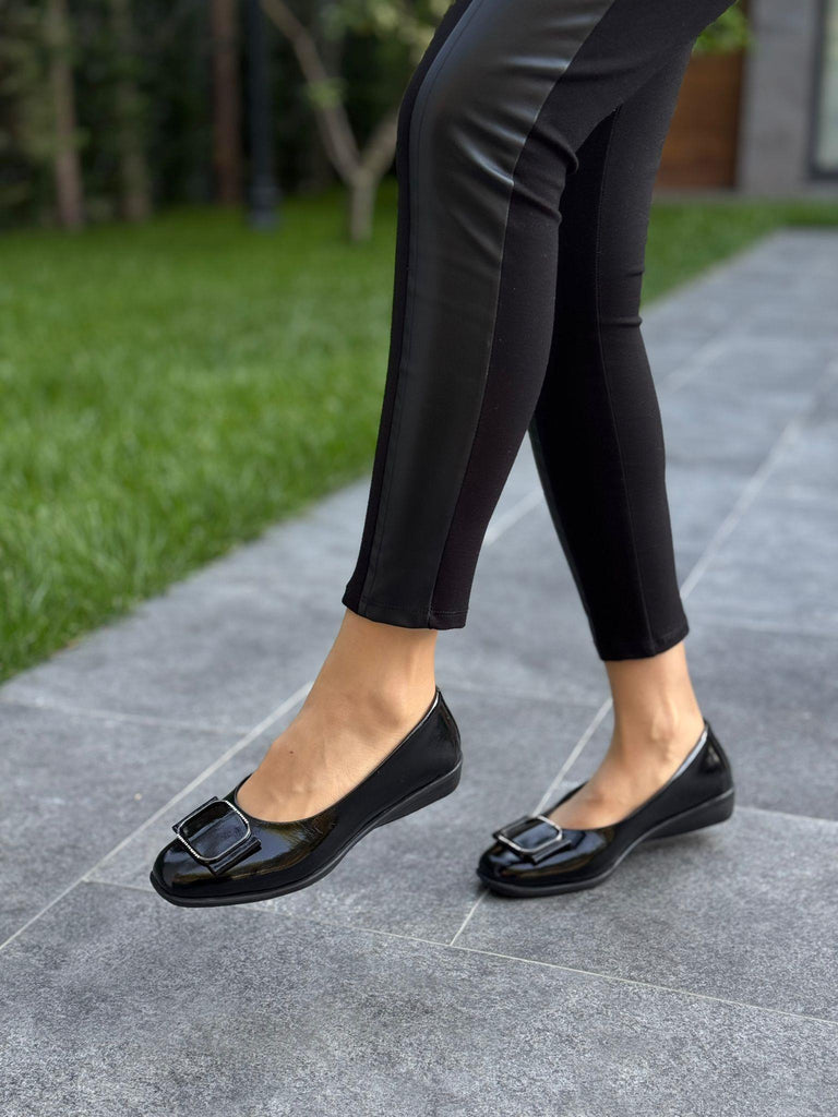 Siyah Rugan Deri Tokalı Kadın Günlük Ayakkabı