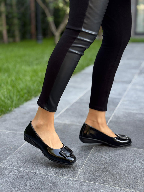 Siyah Rugan Deri Tokalı Kadın Günlük Ayakkabı