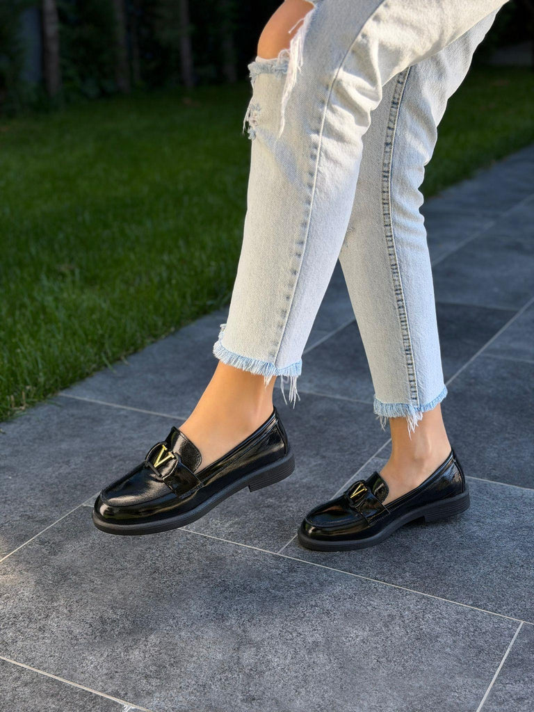 Siyah Rugan Deri Tokalı Kadın Günlük Ayakkabı