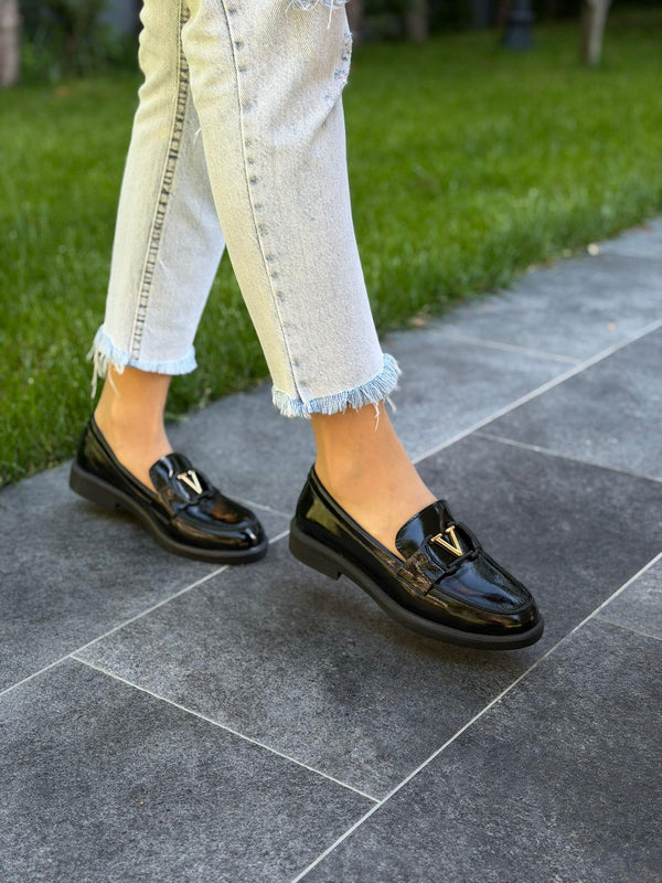 Siyah Rugan Deri Tokalı Kadın Günlük Ayakkabı