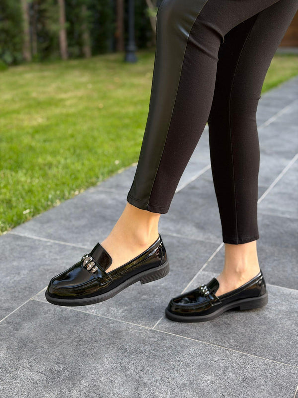 Siyah Rugan Deri Tokalı Kadın Günlük Ayakkabı