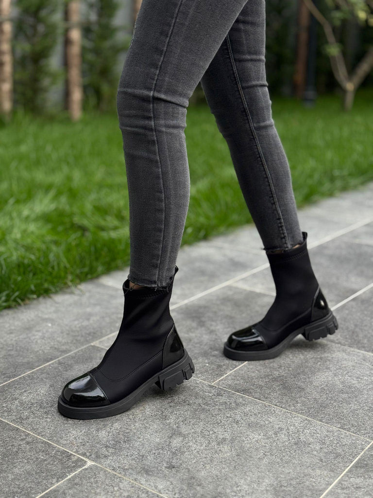 Siyah Rugan Streç Kadın Günlük Bot