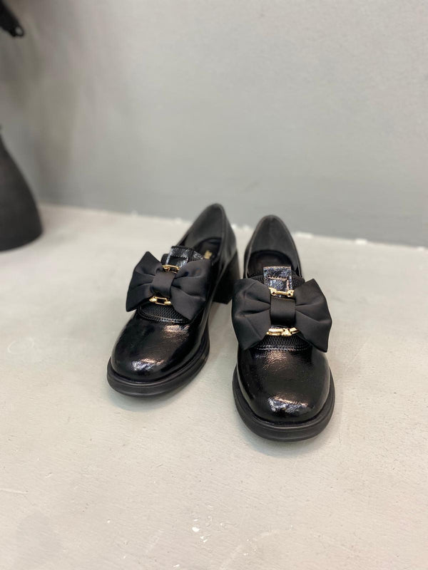 Siyah Rustik Topuklu Fiyonklu Kadın Ayakkabı