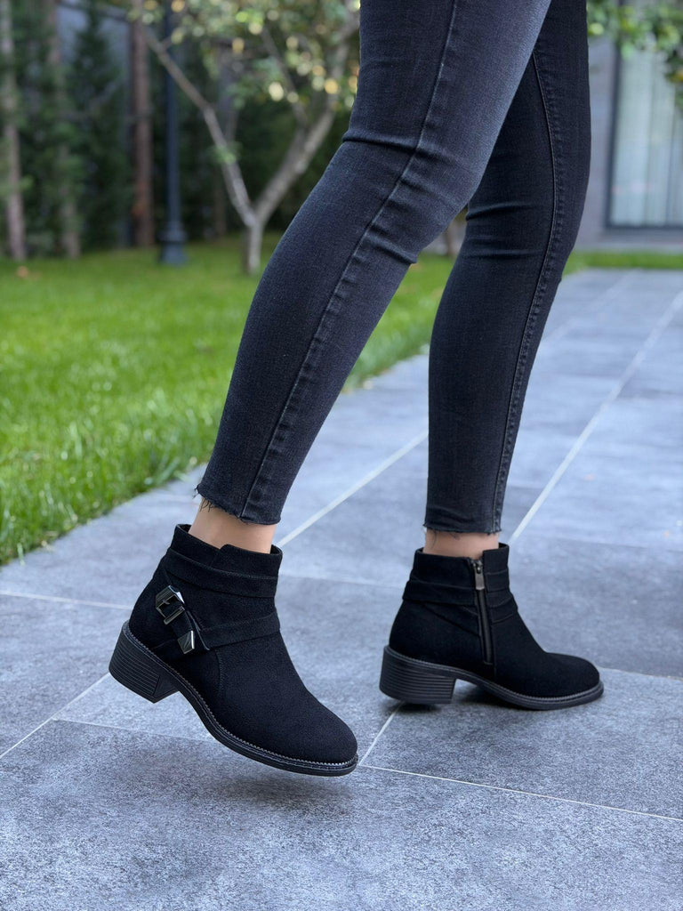 Siyah Süet Tokalı Kadın Günlük Bot